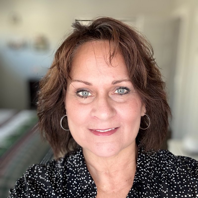 Angie Camlin headshot
