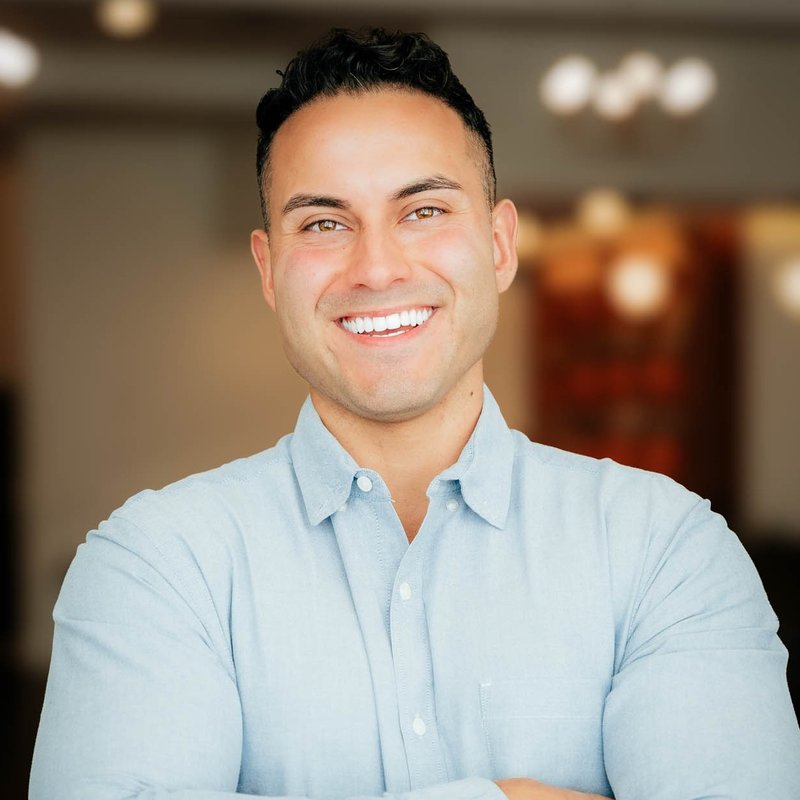 Alex Schafers headshot